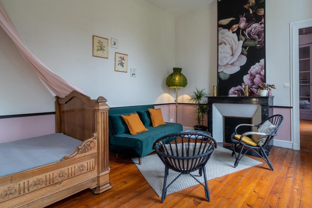 H De Surgeres Bed & Breakfast Exterior photo