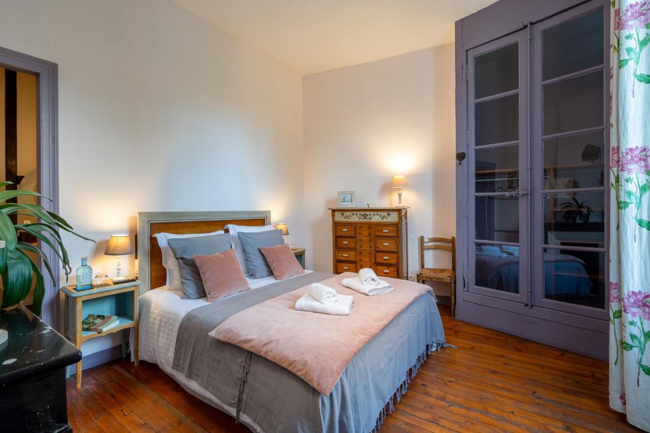 H De Surgeres Bed & Breakfast Exterior photo
