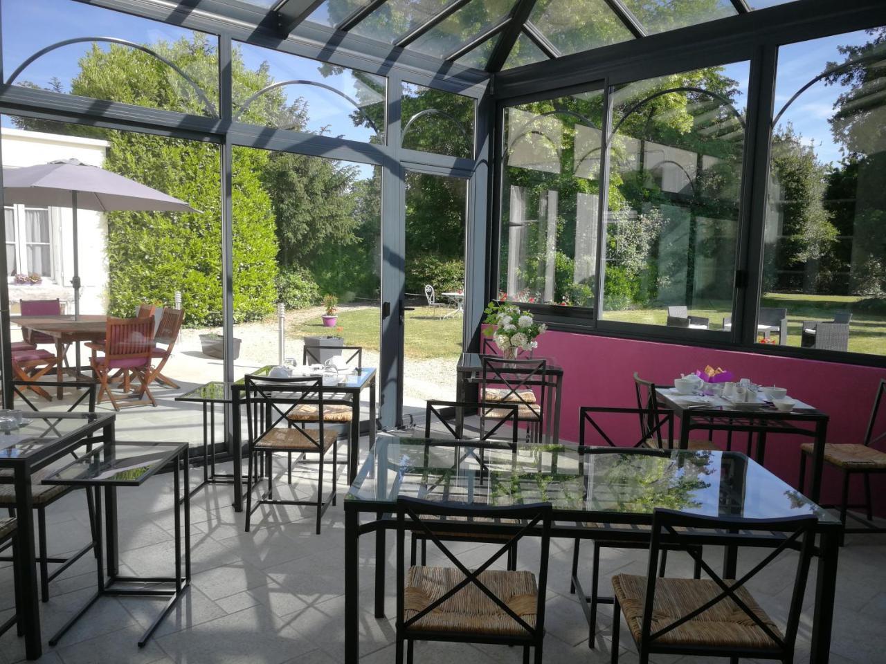 H De Surgeres Bed & Breakfast Exterior photo
